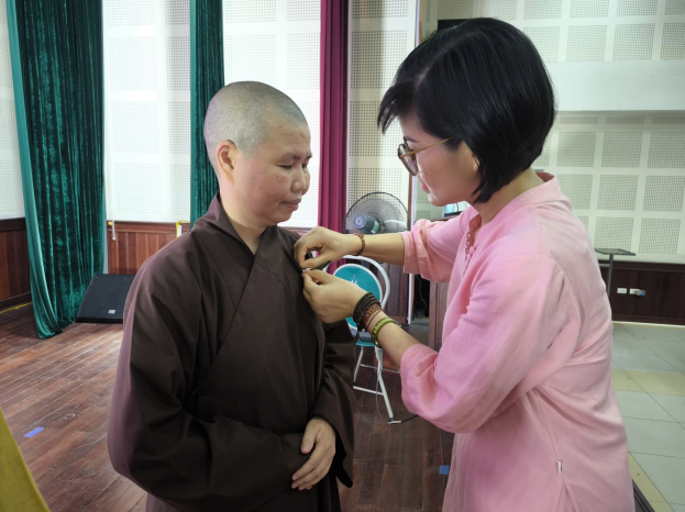 Nghi thức bông hồng cài áo